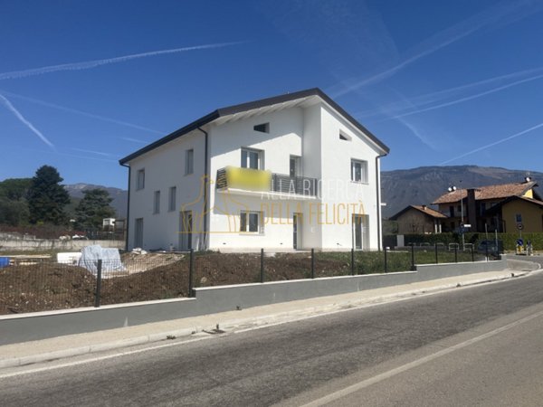 casa indipendente in vendita a Piovene Rocchette in zona Grumello