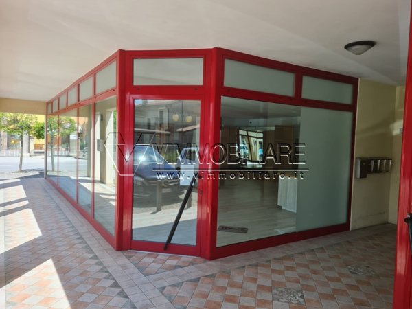 locale commerciale in vendita a Pojana Maggiore