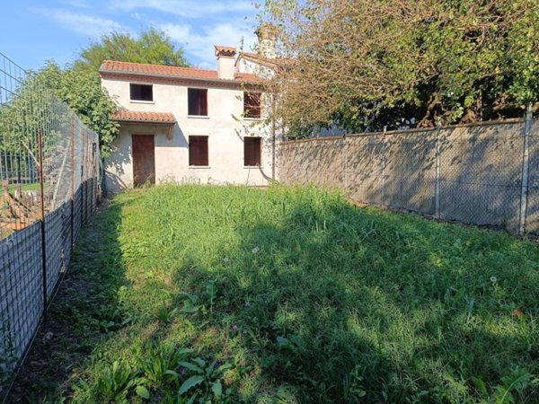 casa indipendente in vendita a Pojana Maggiore in zona Paradiso