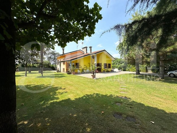 casa indipendente in vendita a Pojana Maggiore in zona Paradiso