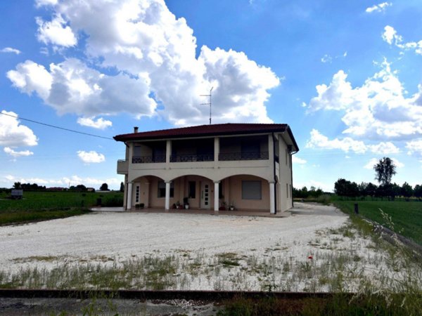 casa indipendente in vendita a Pojana Maggiore in zona Paradiso
