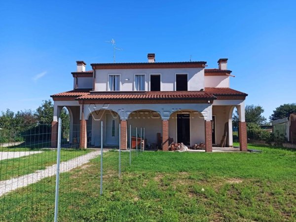 casa indipendente in vendita a Pojana Maggiore in zona Paradiso