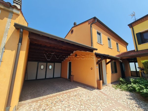 casa indipendente in vendita a Pojana Maggiore in zona Paradiso