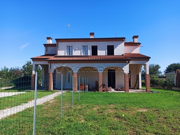 casa indipendente in vendita a Pojana Maggiore in zona Paradiso