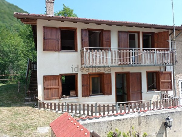 esavano in vendita a Posina