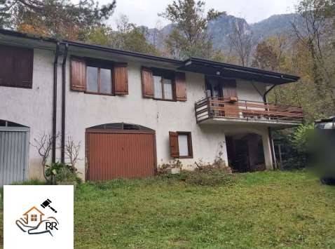 casa indipendente in vendita a Posina