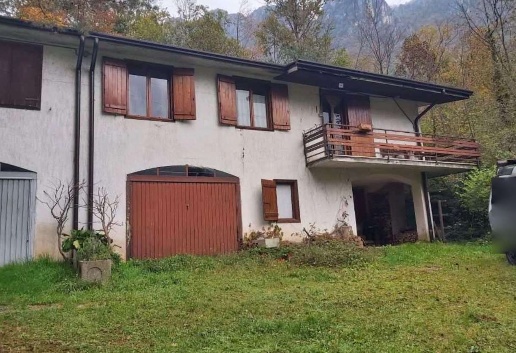 casa indipendente in vendita a Posina