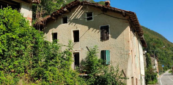 casa semindipendente in vendita a Posina in zona Fusine