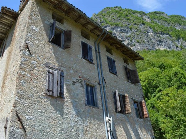 casa indipendente in vendita a Posina in zona Fusine