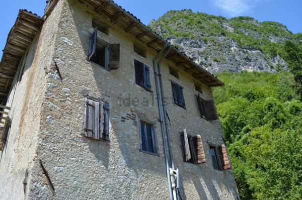 casa indipendente in vendita a Posina in zona Fusine