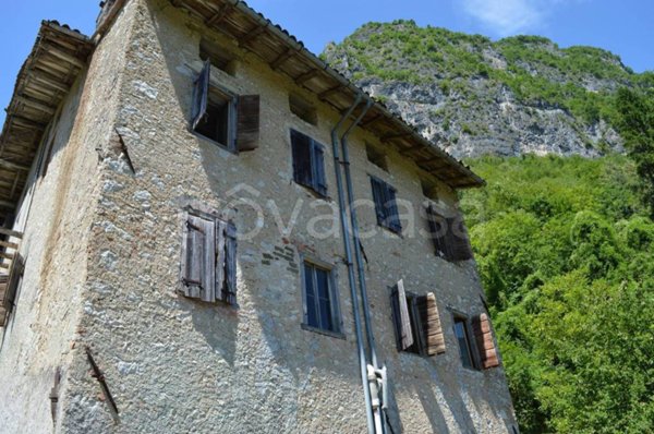 casa indipendente in vendita a Posina in zona Fusine