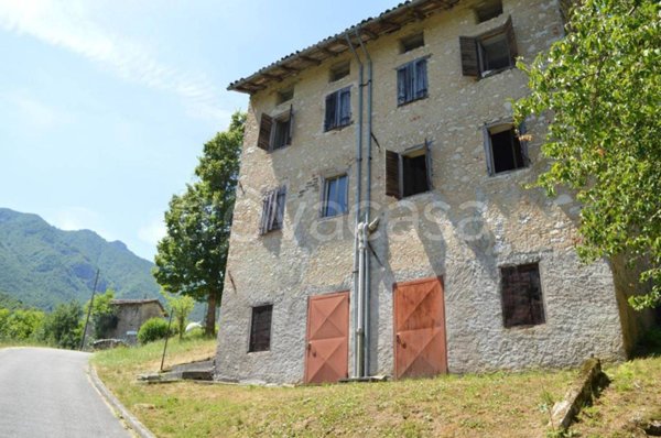 casa indipendente in vendita a Posina in zona Fusine