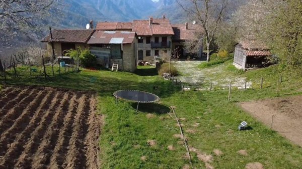 casa indipendente in vendita a Posina