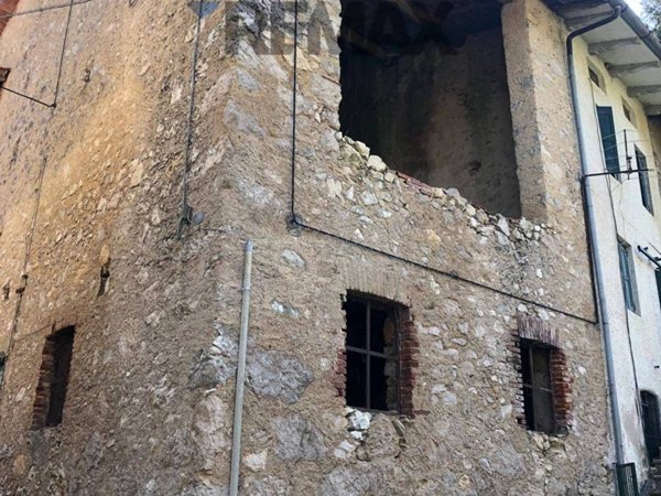 casale in vendita a Posina in zona Fusine