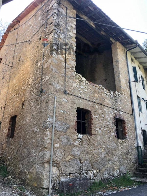 casa indipendente in vendita a Posina in zona Fusine