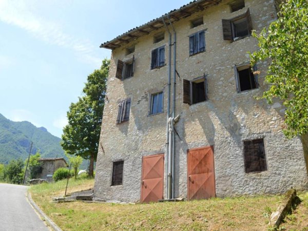 casa indipendente in vendita a Posina in zona Fusine