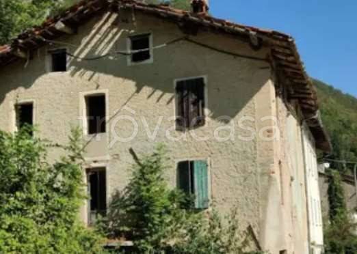 casa indipendente in vendita a Posina in zona Fusine