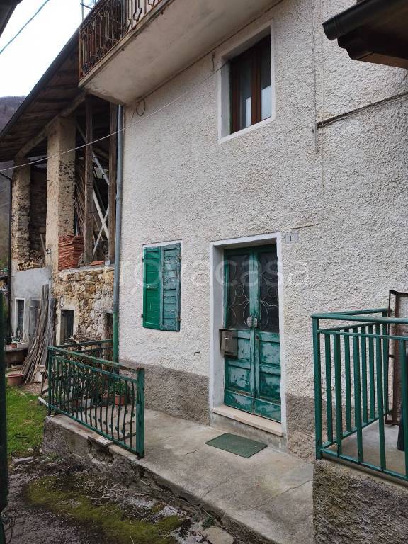 casa indipendente in vendita a Posina in zona Beber