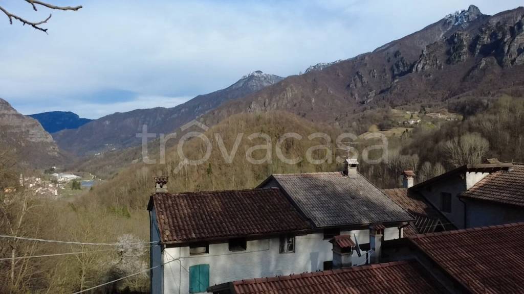 casa indipendente in vendita a Posina in zona Beber