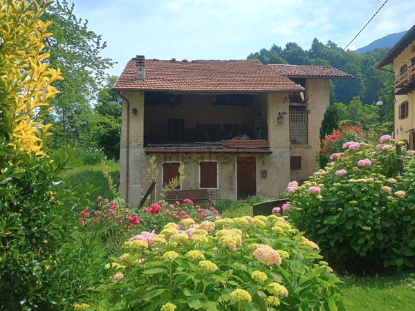 appartamento in vendita a Posina in zona Beber