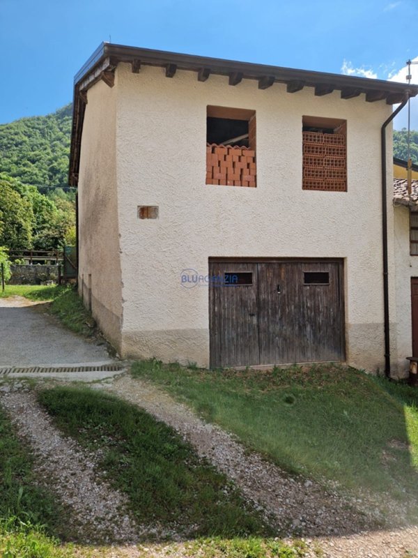 casa indipendente in vendita a Posina