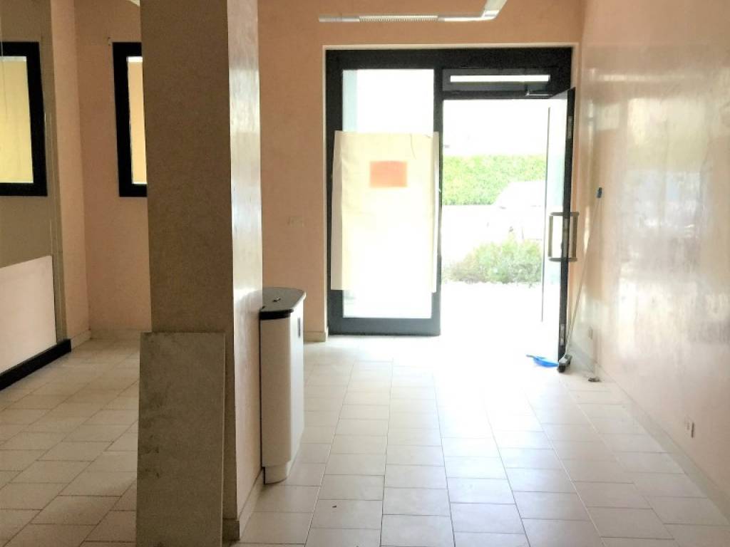 negozio in vendita a Pove del Grappa