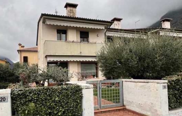 casa semindipendente in vendita a Pove del Grappa
