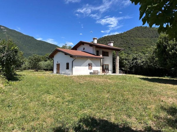 casa indipendente in vendita a Pove del Grappa