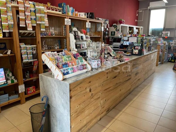 negozio in vendita a Pove del Grappa