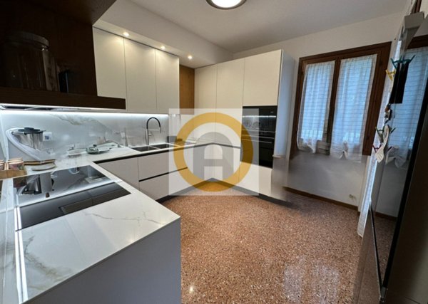 casa indipendente in vendita a Pove del Grappa