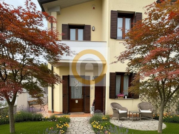 casa indipendente in vendita a Pove del Grappa