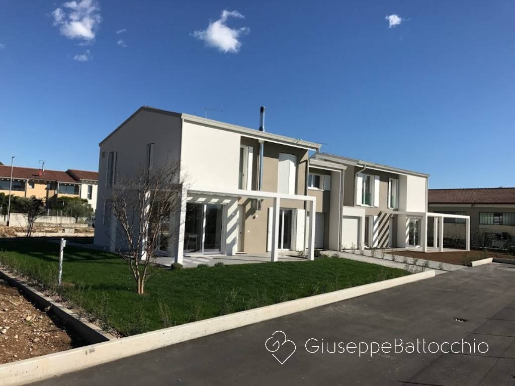 casa indipendente in vendita a Pove del Grappa