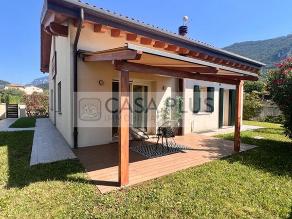 casa indipendente in vendita a Pove del Grappa