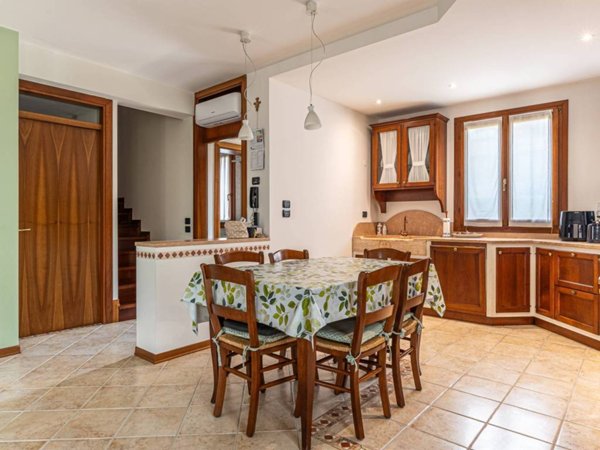 casa indipendente in vendita a Pove del Grappa