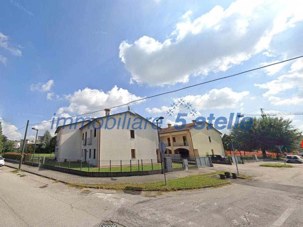 casa indipendente in vendita a Pozzoleone