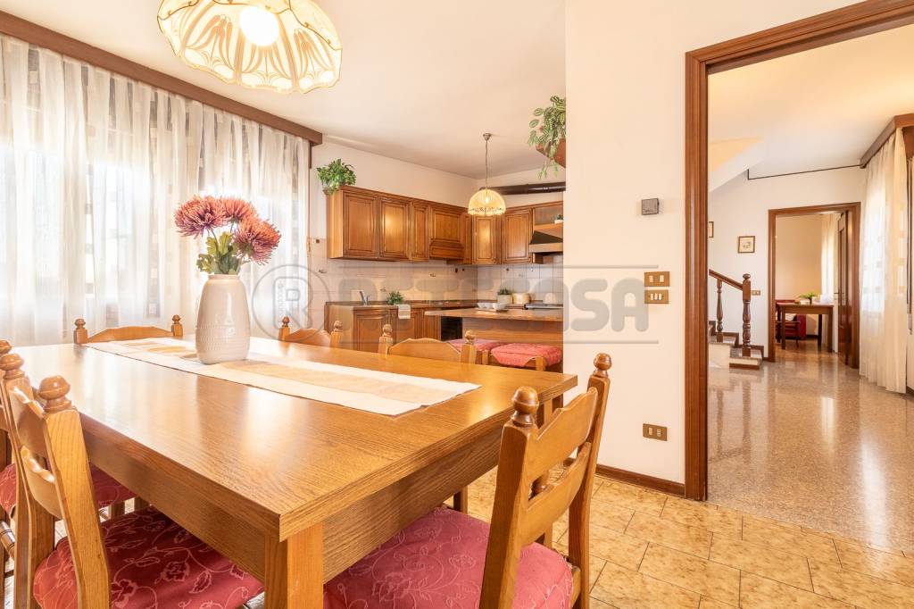 casa indipendente in vendita a Pozzoleone