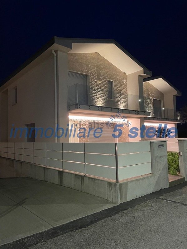 casa indipendente in vendita a Pozzoleone