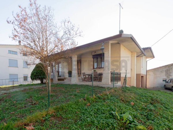 casa indipendente in vendita a Pozzoleone