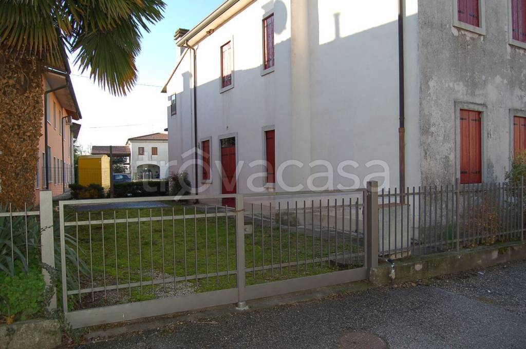 casa indipendente in vendita a Pozzoleone in zona Friola