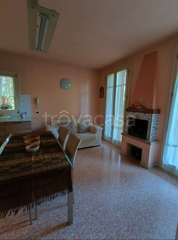 casa indipendente in vendita a Pozzoleone
