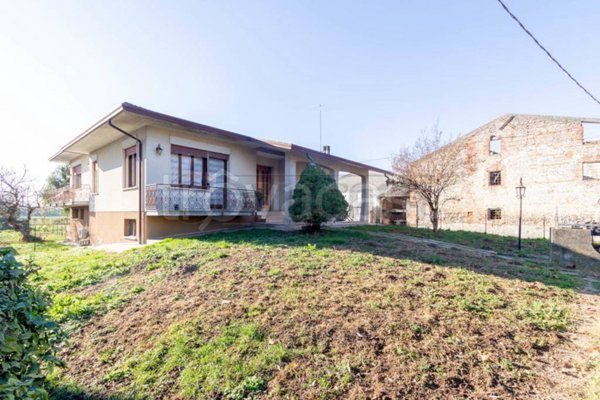 casa indipendente in vendita a Pozzoleone