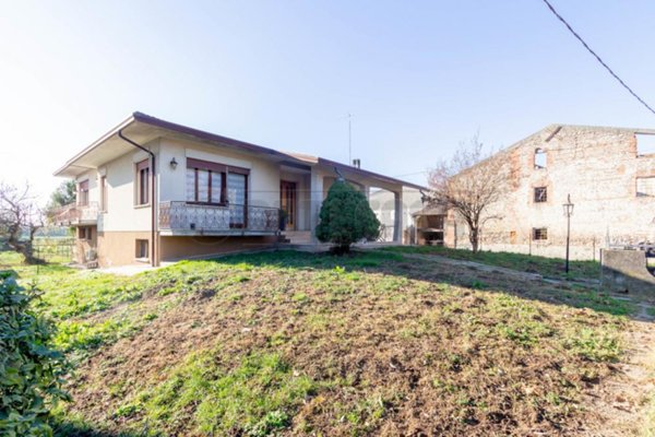 casa indipendente in vendita a Pozzoleone