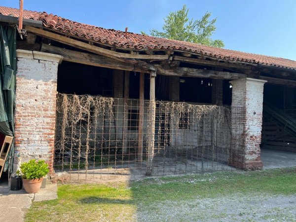 casale in vendita a Pozzoleone in zona Friola