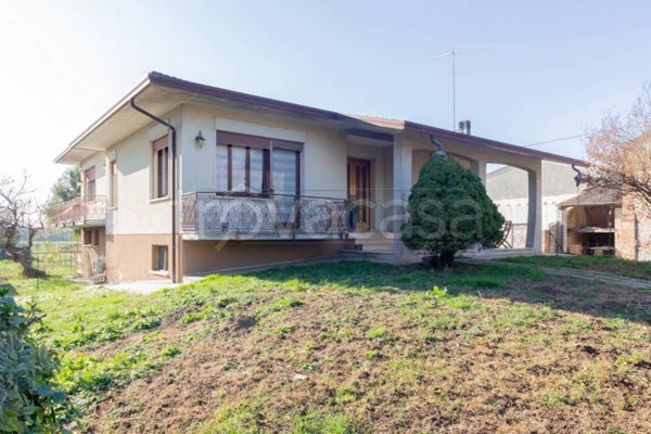 casa indipendente in vendita a Pozzoleone