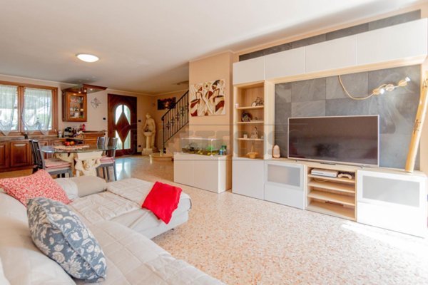 casa semindipendente in vendita a Pozzoleone in zona Scaldaferro