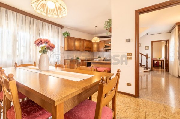 casa indipendente in vendita a Pozzoleone