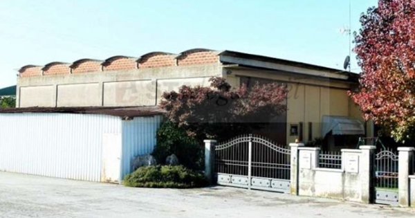 terreno edificabile in vendita a Pozzoleone