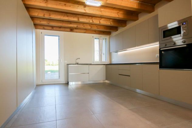 casa indipendente in vendita a Pozzoleone