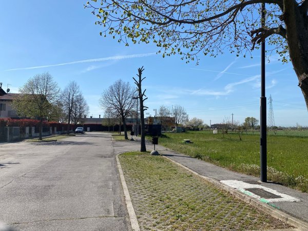 terreno edificabile in vendita a Pozzoleone