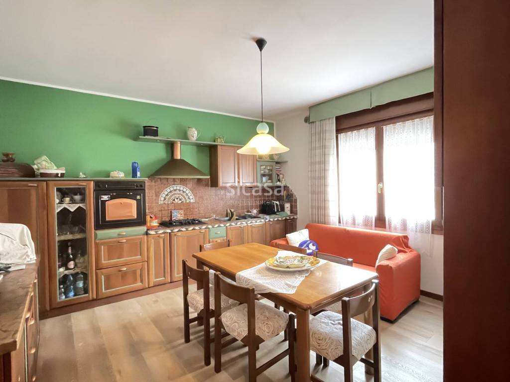 casa indipendente in vendita a Pozzoleone